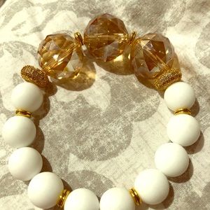 Elegant gold white elastic beaded bracelet